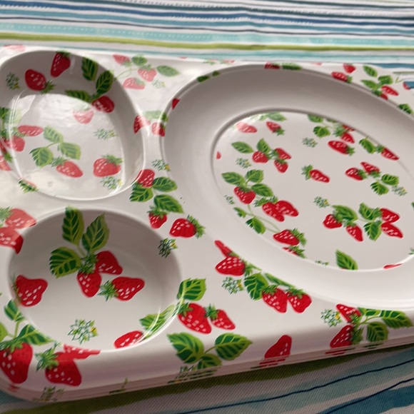 Vintage Strawberry Food Trays - Picture 3 of 8